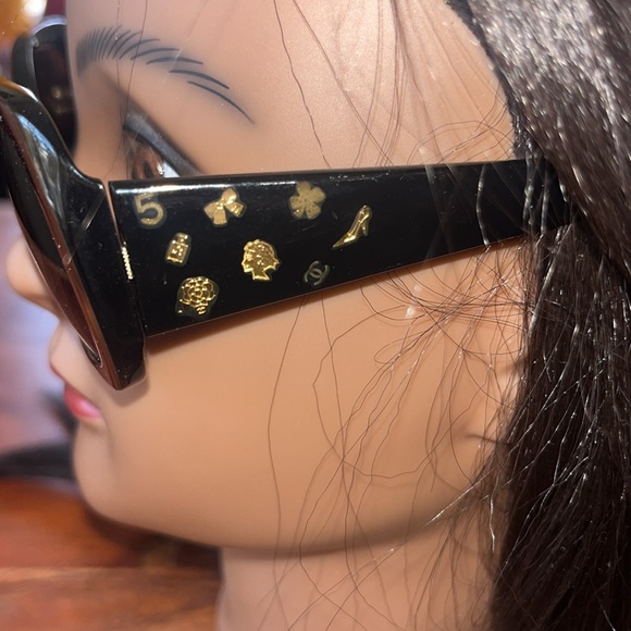 Chanel - Picture 2 of 7